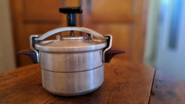ANCIENNE COCOTTE MINUTE Alu pur 99% Série K SEB 5,5 Litre EUR 27,00 - FR