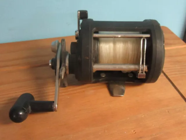 1950's Penn fishing Reel #9 level wind with green handles - great  condition!!