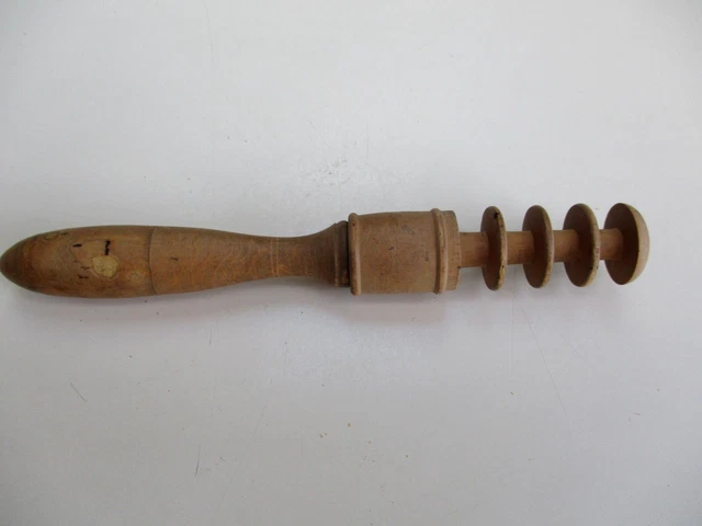 Bobine victorienne pour dentelles en bois tourné avec perles