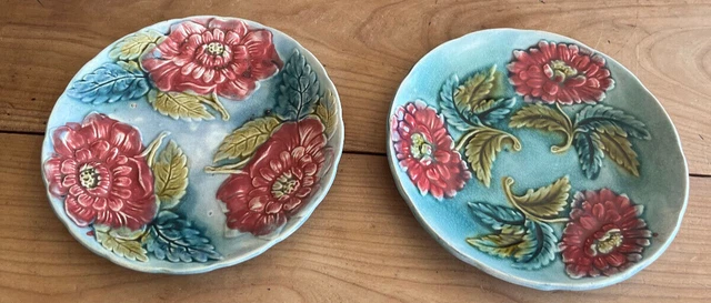 assiette ancienne N44 barbotine fleur