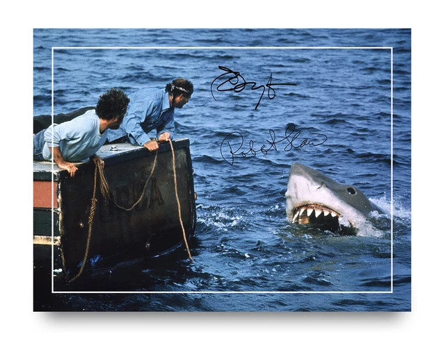 ROBERT SHAW AS "QUINT" IN "JAWS" - 8X10 PUBLICITY PHOTO (EE-378 - Foto 13
