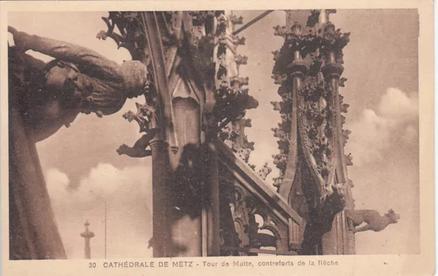 Carte postale ancienne MOSELLE METZ cathédrale tour de Mutte contreforts