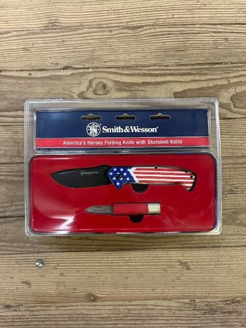 Special Edition: Smith & Wesson American Flag Knife With Bullet Knife Tin Set