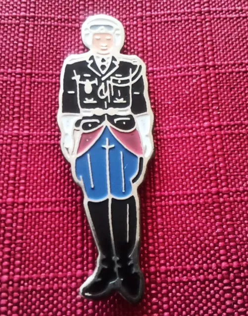 Pins 2 Pin's Militaire Gendarmerie Nationale en Grande Tenu Dont 1 motard ,1... 2