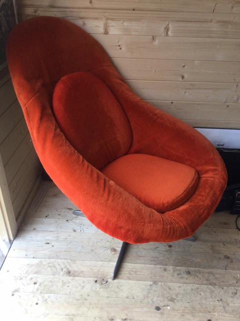 RARE LURASHELL FIBREGLASS Swivel egg Chair by Walter S Chenerey