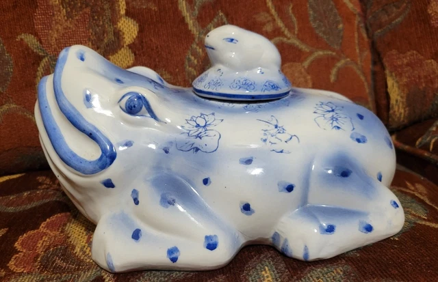 Vtg Blue White Porcelain Frog And Baby Lidded Jar