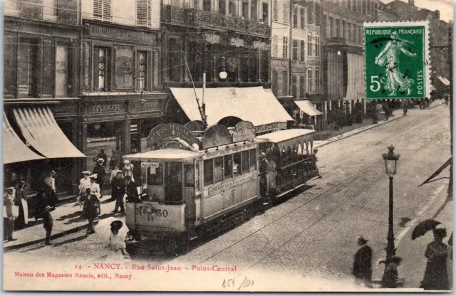 54 NANCY - passage du tramway rue saint jean