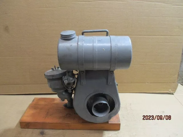 Briggs & Stratton Model NP Runs good.