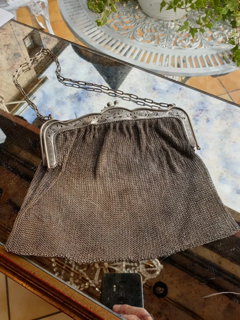 VENDU - Ancienne minaudière en métal argenté - Le Grenier de Lisette
