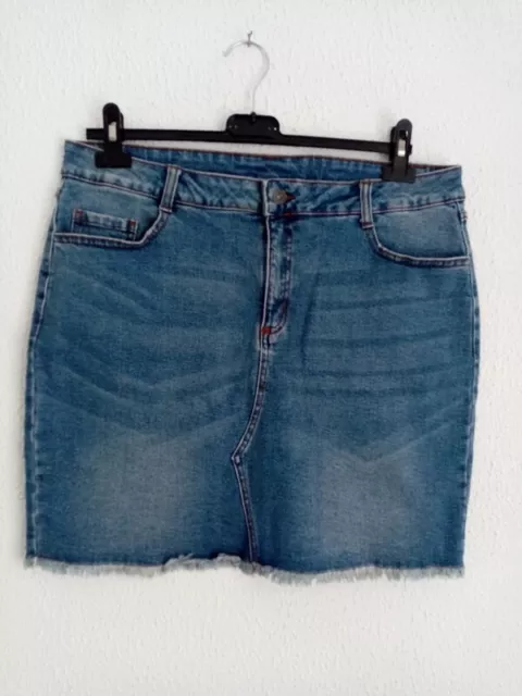 Jupe courte en jean Kiabi taille 44