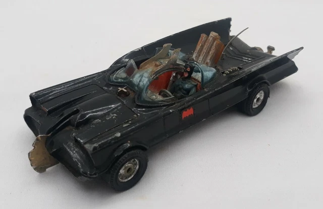 Pin pin Toys Batman Batmobile et bateau avec remorque 1979 design Azrak Hamway