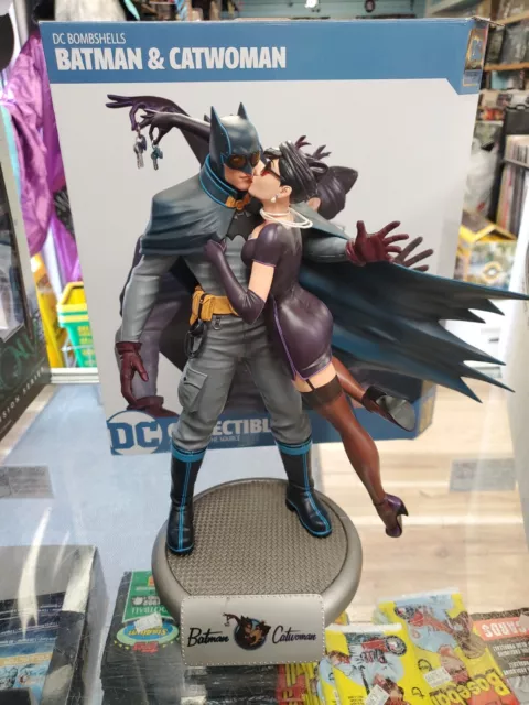 DC Bombshells Batman & Catwoman 11.75-Inch Deluxe Statue READ!! RARE