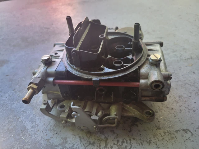 Holley 1850-1 600cfm 4 barrel carburetor. Electric choke vacuum secondaries. Holley 1850-1 600cfm 4 barrel carburetor. Electric choke vacuum secondaries.