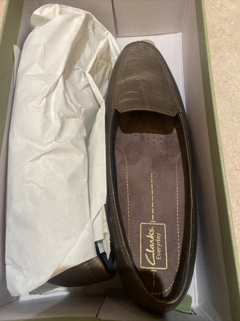 Womens Clarks grey metallic timeless dress shoe heel 10 M