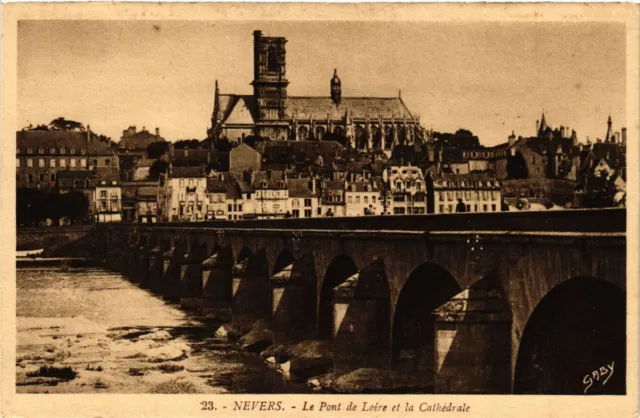 CPA AK NEVERS - Le Pont de Loire et la Cathédrale (355684)