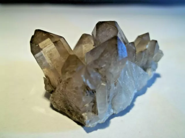 MINÉRAUX.  QUARTZ FUMÉ CRISTAUX.  Hautes-Alpes, FRANCE.  Géologie, lithothérapie