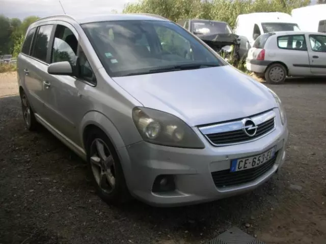 Aile avant droit OPEL ZAFIRA B 93184412