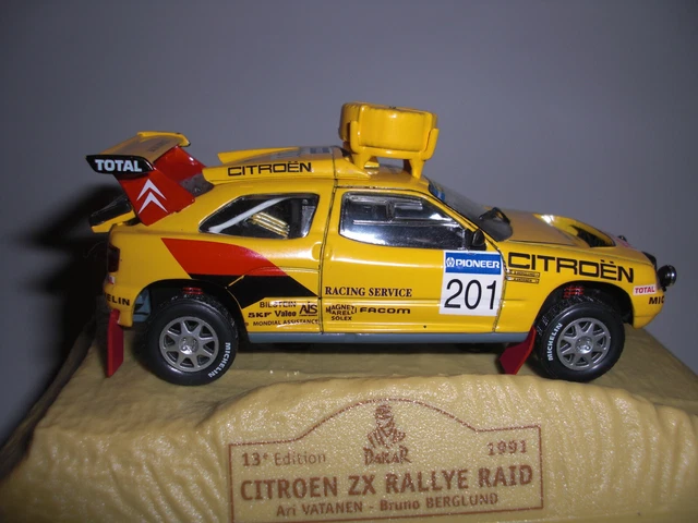 Pin's Rare Camel Trophy - Rallye Raid 4x4 - Métal Zamac Marron Clair - Collection Voiture