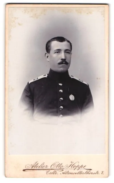 Fotografie Otto Hoppe, Celle, Altencellerthorstr. 7, Portrait Soldat in Uniform