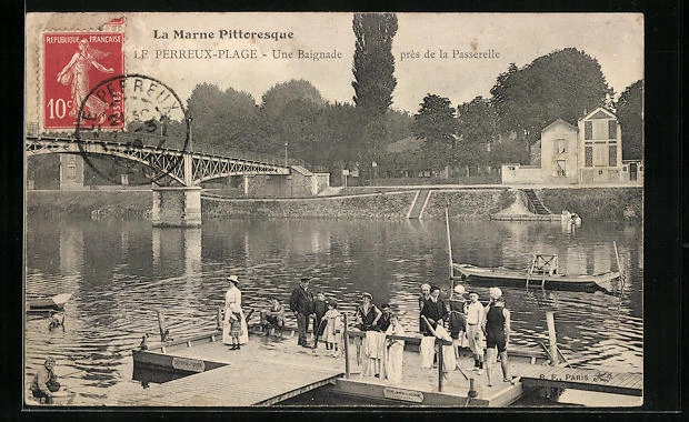 CPA Le Perreux-Plage, Une Baignade près de la Passerelle