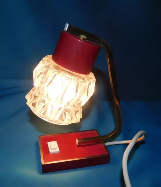 ANCIENNE PETITE LAMPE CHEVET ROUGE . OU BUREAU 70's . TULIPE EN VERRE . dlg LITA