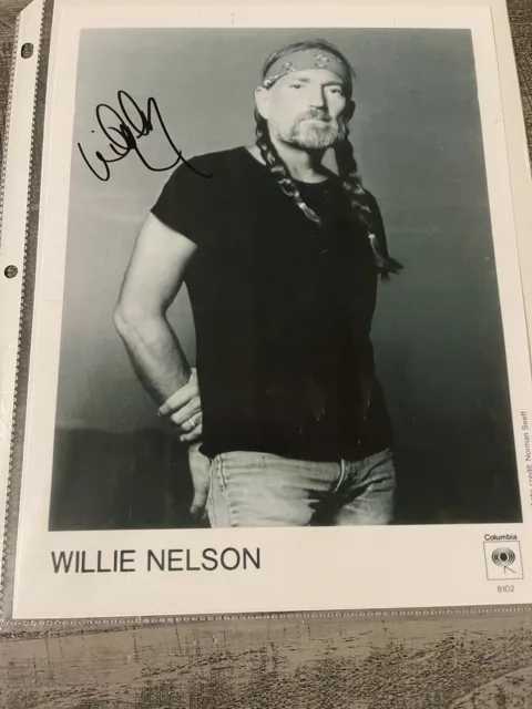 Willie Nelson Autographed (w/COA) AWESOME 8x10 COLOR Photo Signed