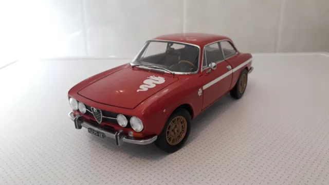 NOREV Alfa Romeo 1750 GTV Rouge 1970 édition limitée n°200/200 1/18 en boîte