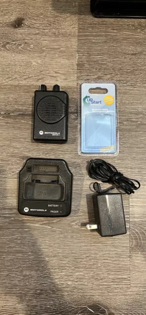 Motorola Minitor V w/ Charger