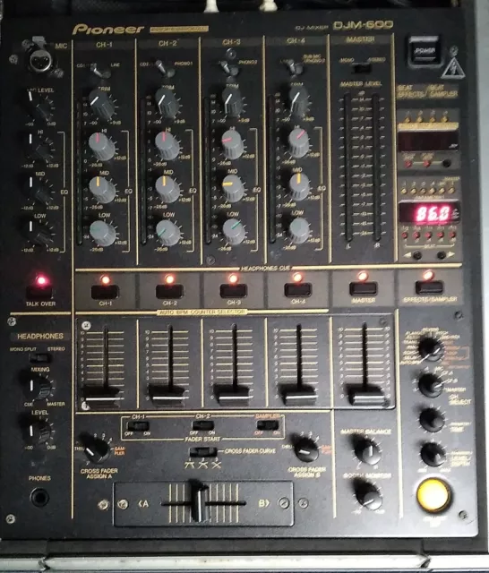 The Pioneer DJM-600 is a professional, four channel DJ mixer with the features a The Pioneer DJM-600 is a professional, four channel DJ mixer with the features a