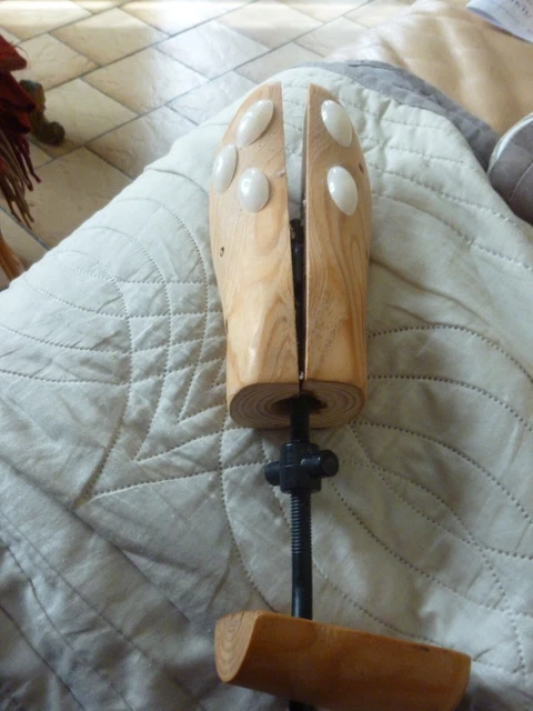 Ancien embauchoir cordonnier   réglable en bois  neuf   Outil,