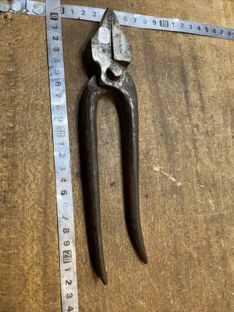 N.755 OLD TOOL / OUTIL ANCIEN /   Pince à tendre De Cordonnier bourrelier