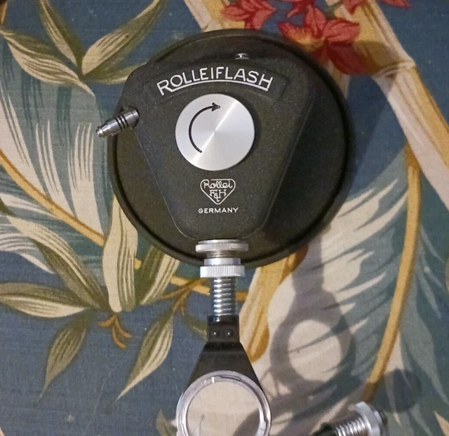 VINTAGE ROLLEI ROLLEIFLEX TLR CAMERA ROLLEIFLASH w/extra parts