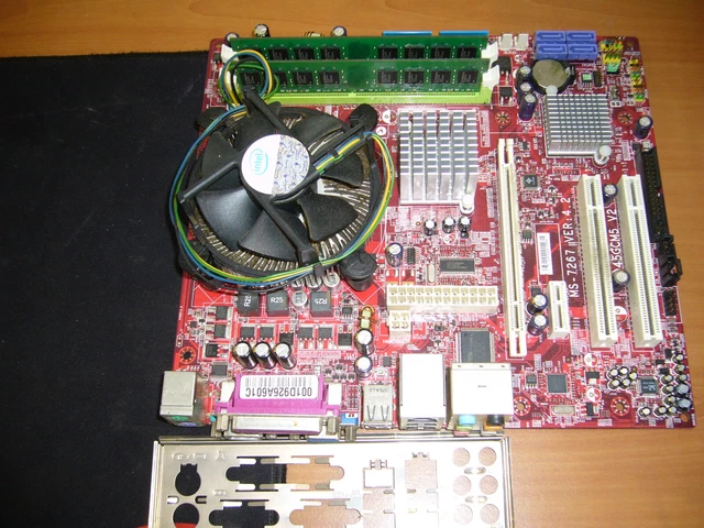 Carte Mère GIGABYTE GA-81945ME + Processeur Intel, Ventirad, RAM - Occasion