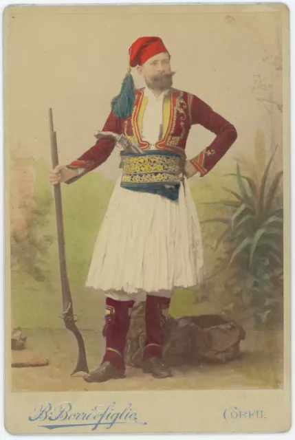 Cabinet rehaussé c.1890. Homme avec pistolet. Costume de Corfou. Grèce. Greece.
