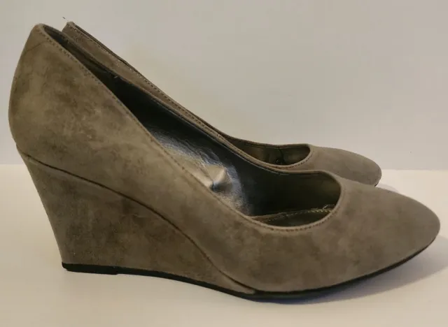 Bandolino Womens Leather Transpose Gray Suede Wedge Pump Heels EUC Size 7.5