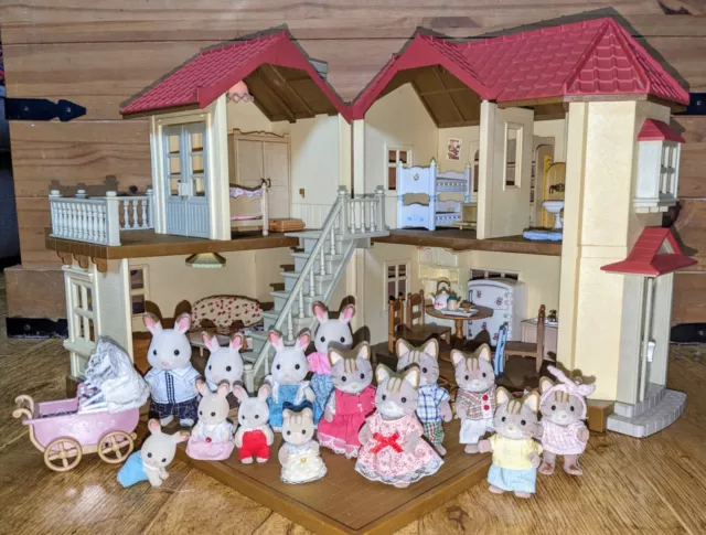 Sylvanian Families Beechwood Hall House LIGHTS WORK 14 Figures! Fully furnished