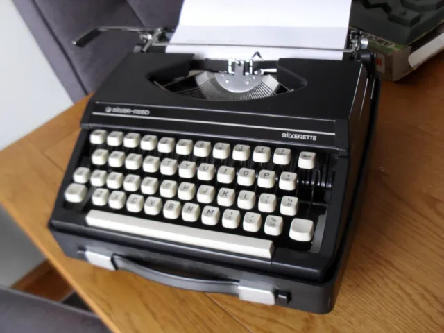 Máquina de escribir portátil vintage caña plateada plateada negra GWO clásica coleccionable