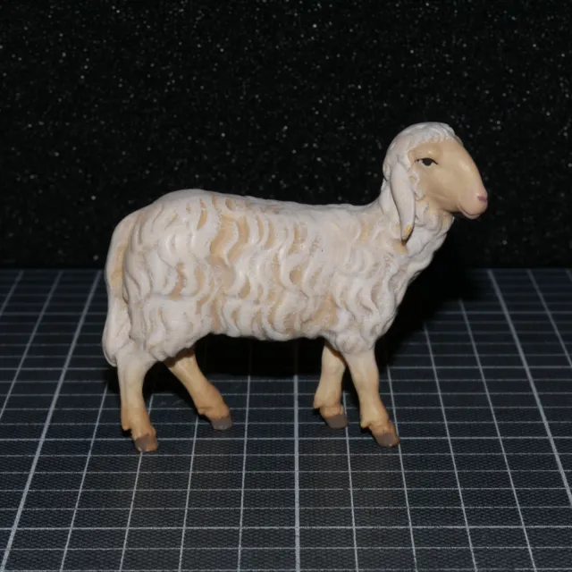 Königlichen Krippe Holzfiguren Schaf stehend Schnitzerei bemalt