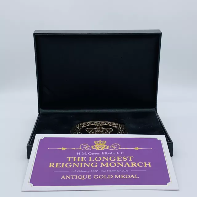 2015 The Longest Reigning Monarch Antique Gold Plated 70mm 110g Large Medal