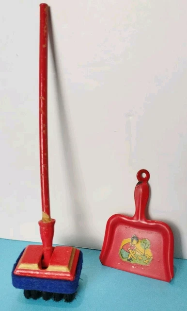 Lot D'objets Pour Poupée Des Années 50/60 - Dinette, Balance - Métal Et Plastique - France