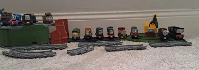 Thomas the tank Take N Play Tidmouth Sheds With 12 Engines And Extra Track