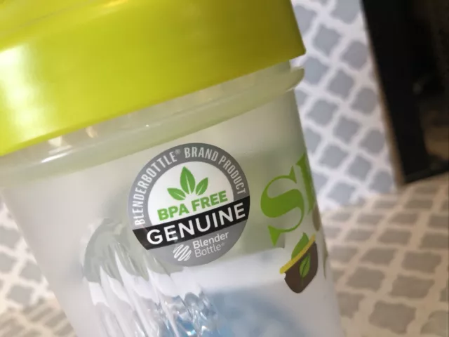 BlenderBottle - Clásica botella de agua/taza agitadora de 20 oz - verde/transparente libre de BPA 3