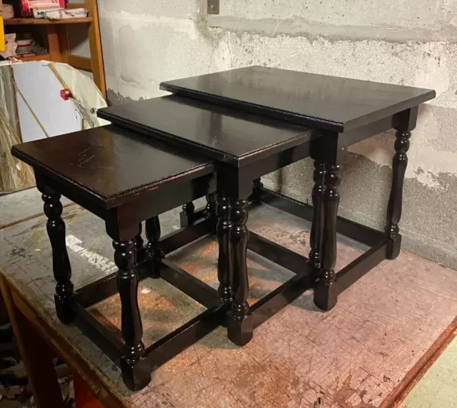 3 tables gigogne en bois et peinture noir