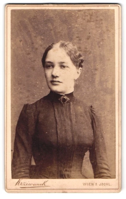 Fotografie Atelier Krziwaqnek, Wien, Hofstallstr. 5, Portrait hübsche junge Dam