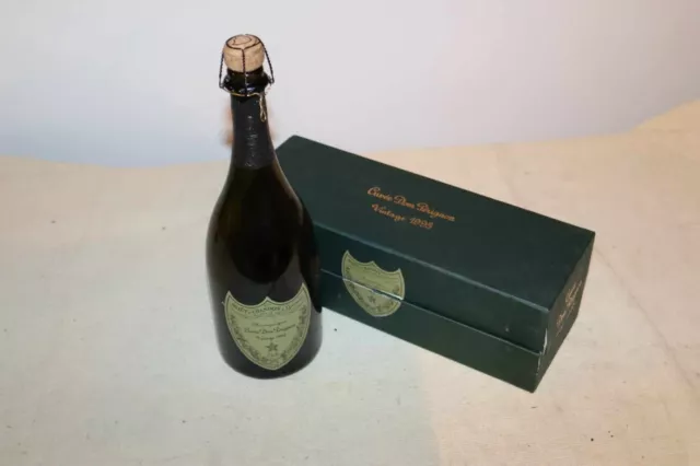 ancienne bouteille champagne vide de collection cuvée Dom Pérignon 1995 vintage