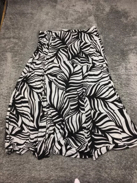 Susan Graver Maxi Skirt Woman Size 2X White Black Pattern Stretchy Pull On