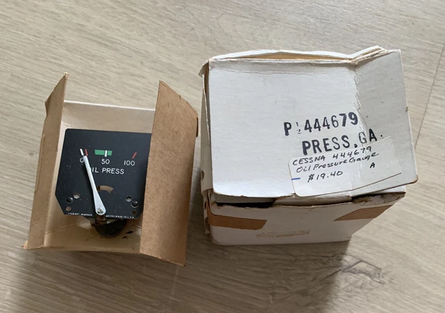 NEW Cessna Oil Pressure Gauge 444679 Stewart Warner NOS NIB