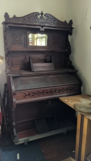 Antique Pump Organ - Farrand & Votey