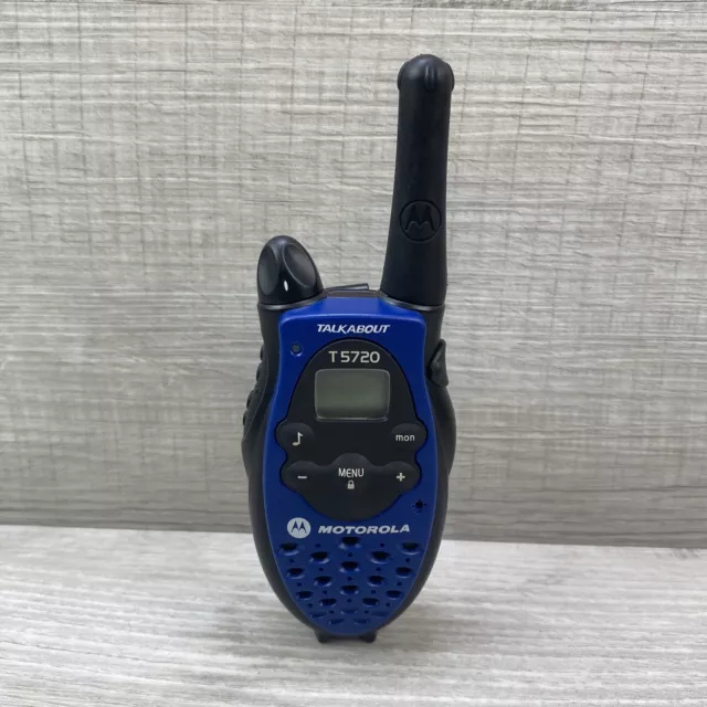 Motorola TalkAbout T5720 Blue Handheld LCD Display Two Way Radio Walkie Talkie