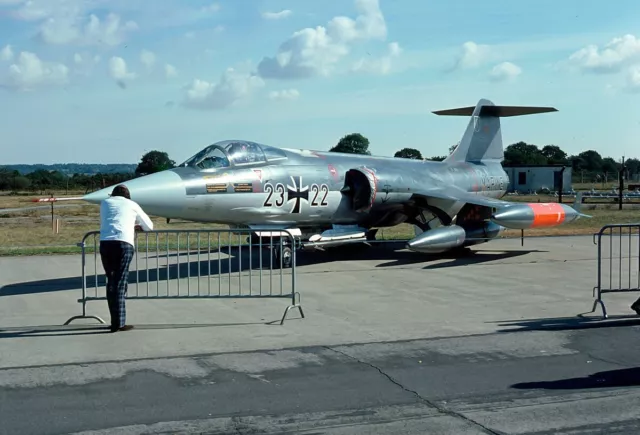 WESTGERMAN AF, F104 Starfighter, 23+22, Greenham Common, 1976, Flugzeugrutsche